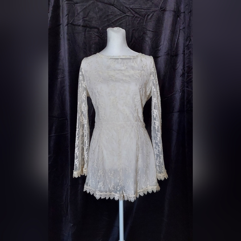 BB Dakota Ivory Lace Bell Sleeve Romper Size 8 New With Tags